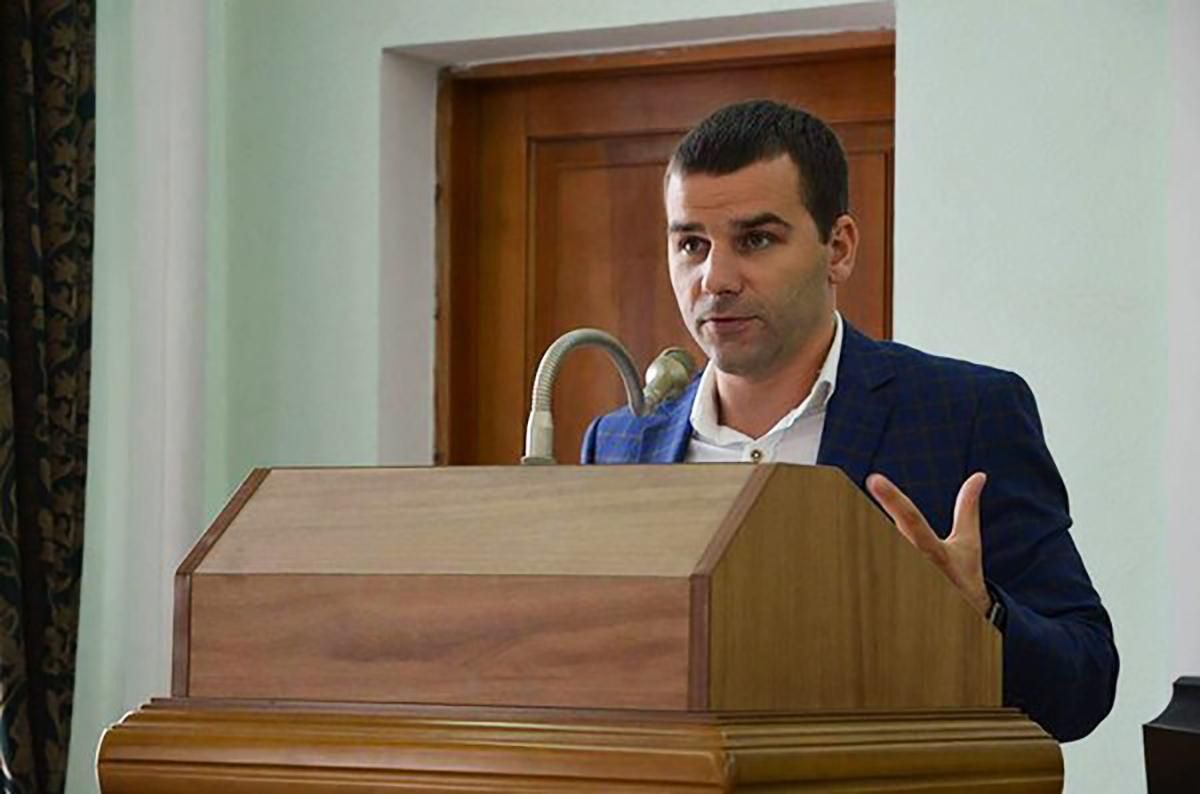 Скандальний депутат від БПП розкидався грошима на відпочинку в Одесі: відео Скандальний депутат від БПП розкидався грошима на відпочинку в Одесі: відео