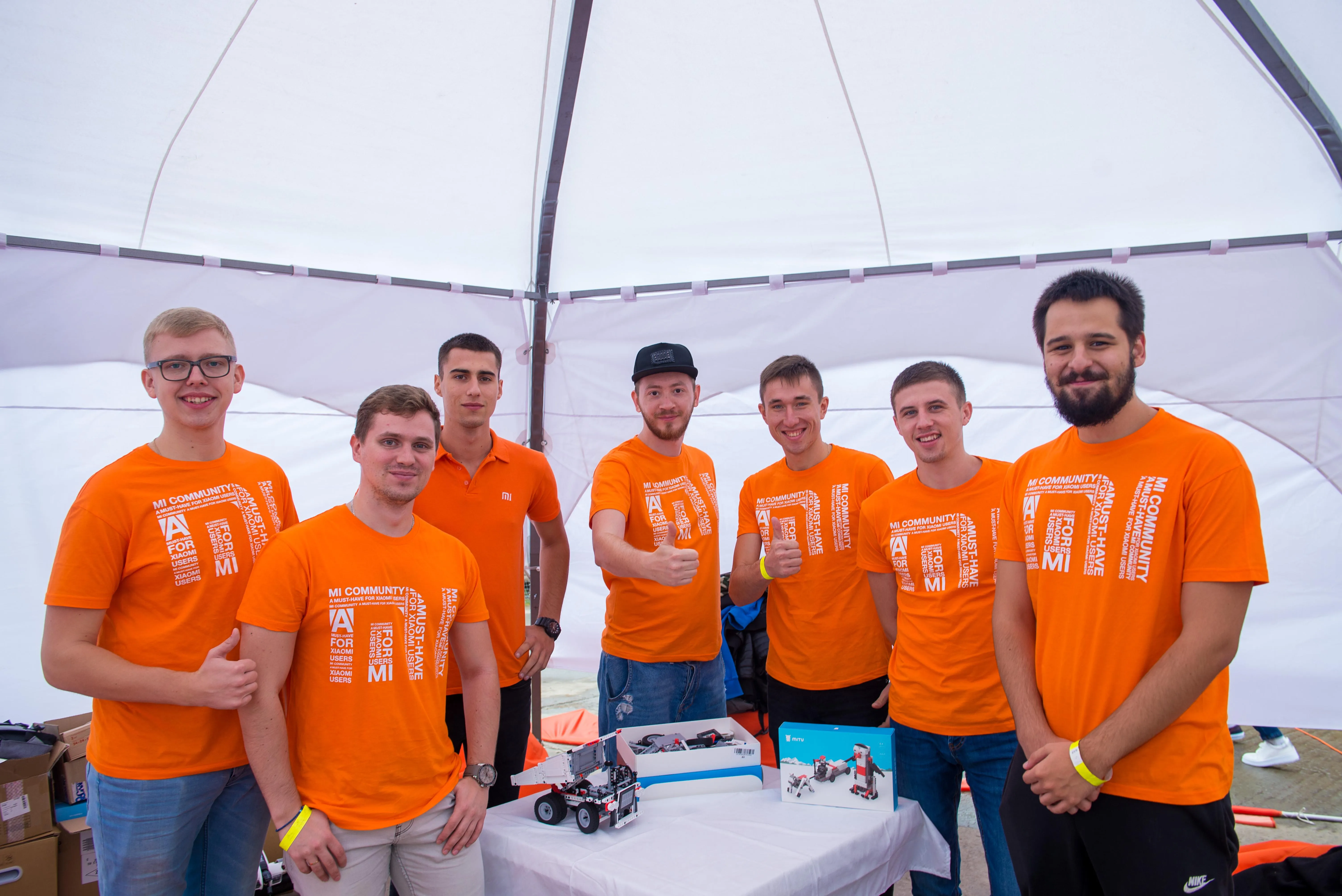 Нікіта Лавреньов зі співробітниками Mi Store на Interpipe Tech Fest 2018 Нікіта Лавреньов зі співробітниками Mi Store на Interpipe Tech Fest 2018