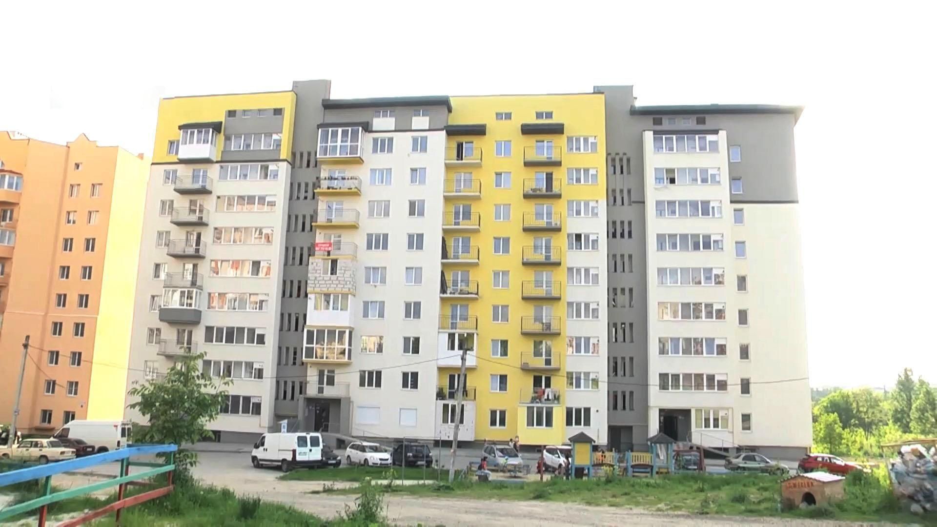 Убытки на десятки тысяч: в многоэтажку в Тернополе попала молния