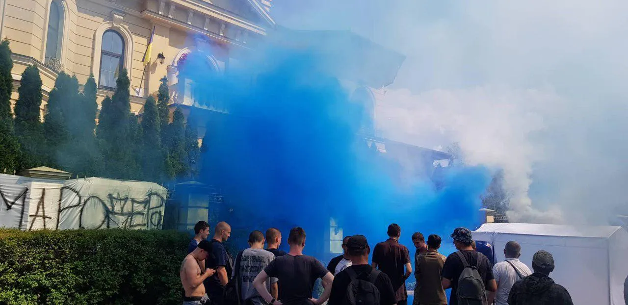 мітинг Гладковський акція протесту фаєри пікет розкрадання в оборонці