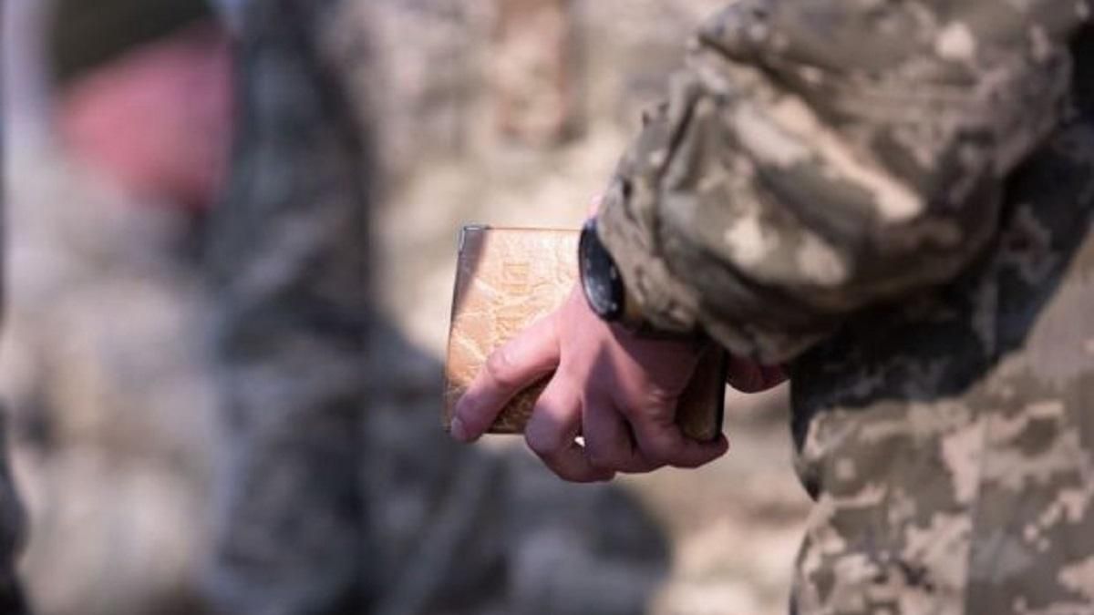 Рада ухвалила закон про штрафи за неправомірне носіння військової форми Рада ухвалила закон про штрафи за неправомірне носіння військової форми