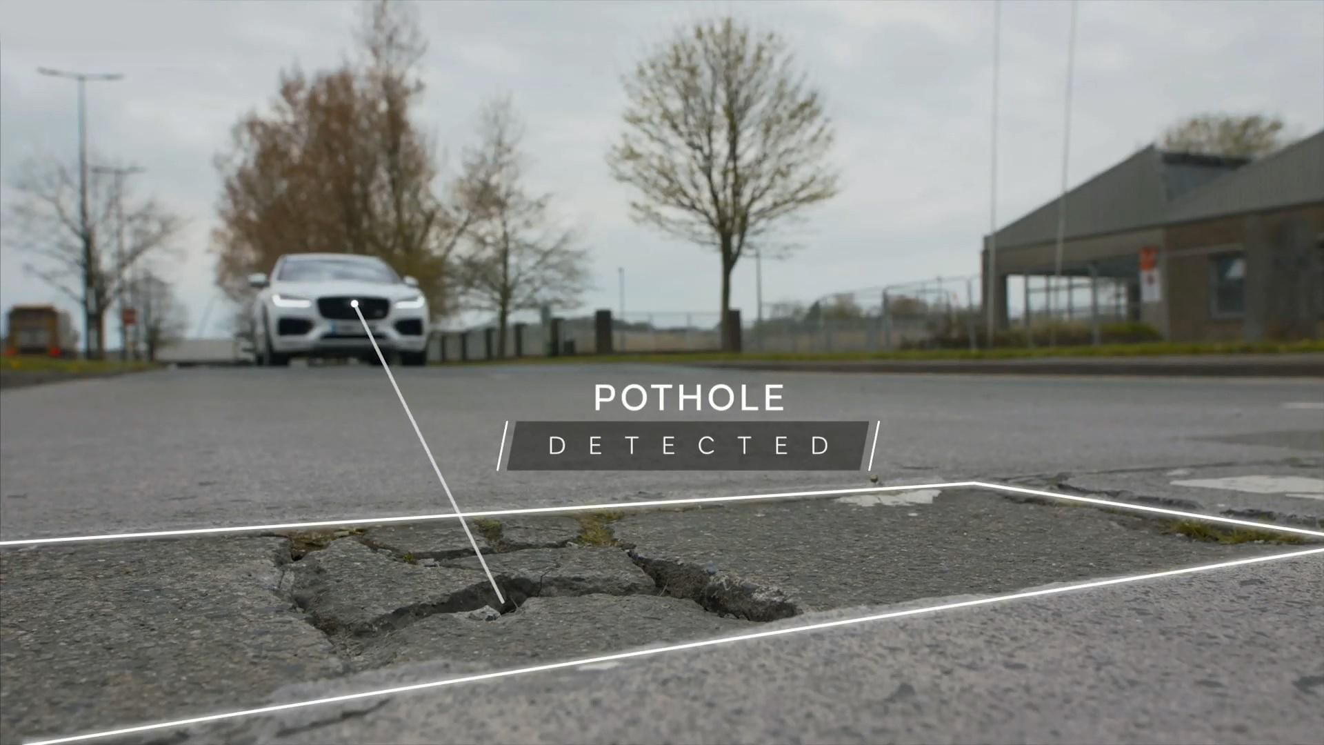 У Британії водіям платитимуть за інформацію про ями на дорогах: як це працює