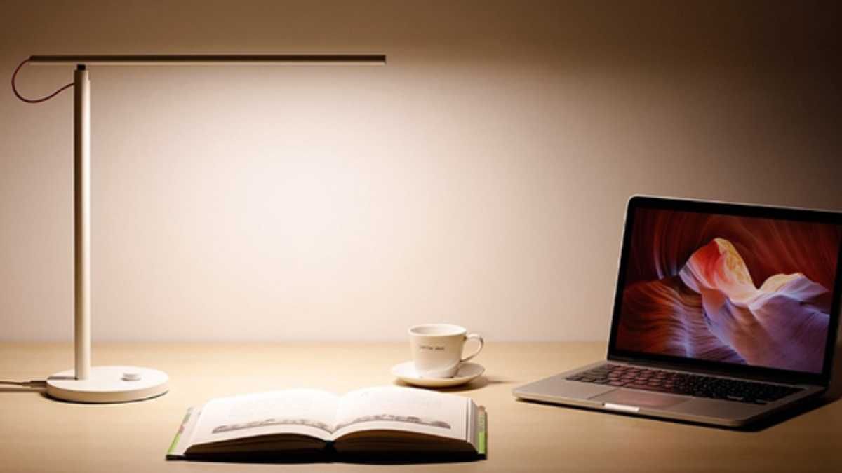 Xiaomi випустила розумну настільну лампу Xiaomi випустила розумну настільну лампу