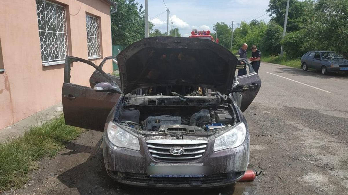 Під Києвом вибухнуло авто з дитиною – хлопчик в реанімації: фото Під Києвом вибухнуло авто з дитиною – хлопчик в реанімації: фото