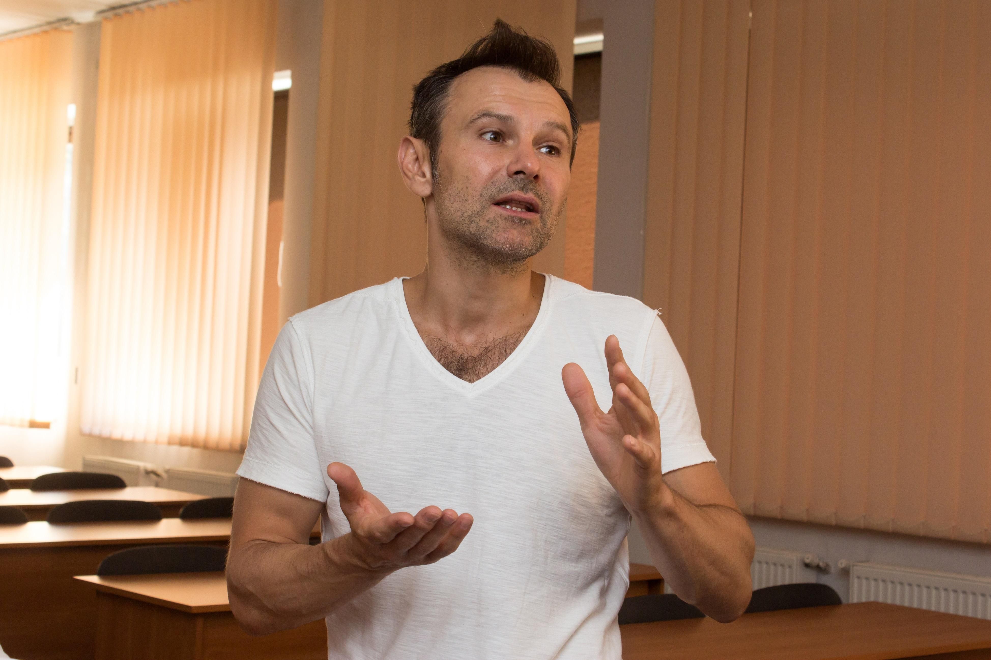 От всех профессионалов избавляться неправильно, – Вакарчук о чиновниках времен Януковича От всех профессионалов избавляться неправильно, – Вакарчук о чиновниках времен Януковича