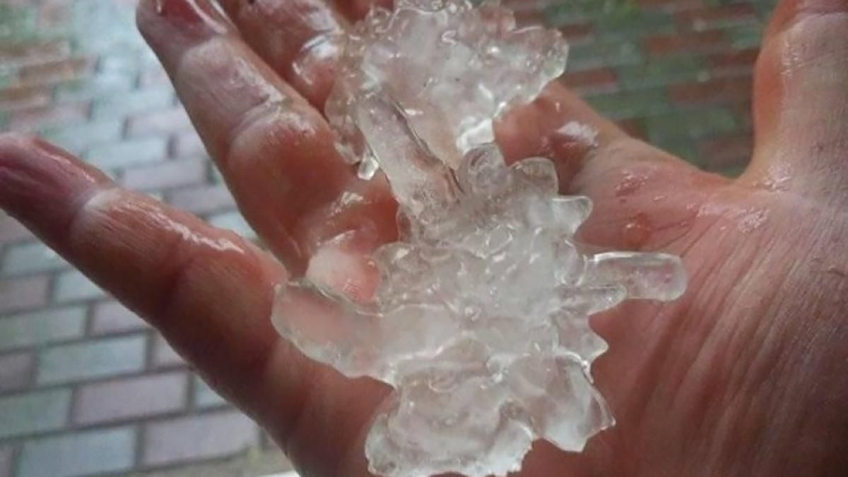 В Одесі випав град незвичайної форми: фото В Одесі випав град незвичайної форми: фото