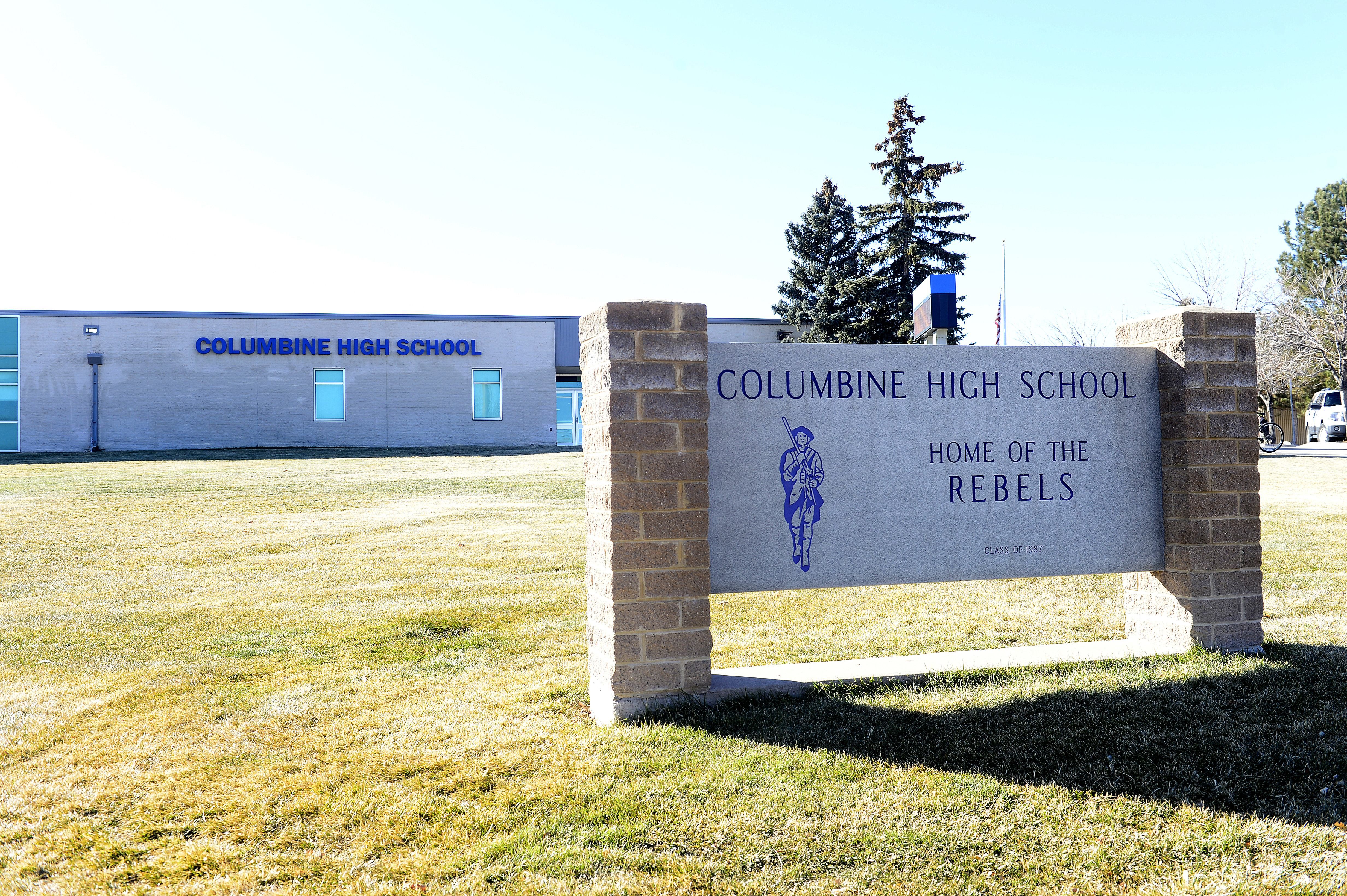 У США хочуть знести відому смертельною стріляниною школу Колумбайн У США хочуть знести відому смертельною стріляниною школу Колумбайн