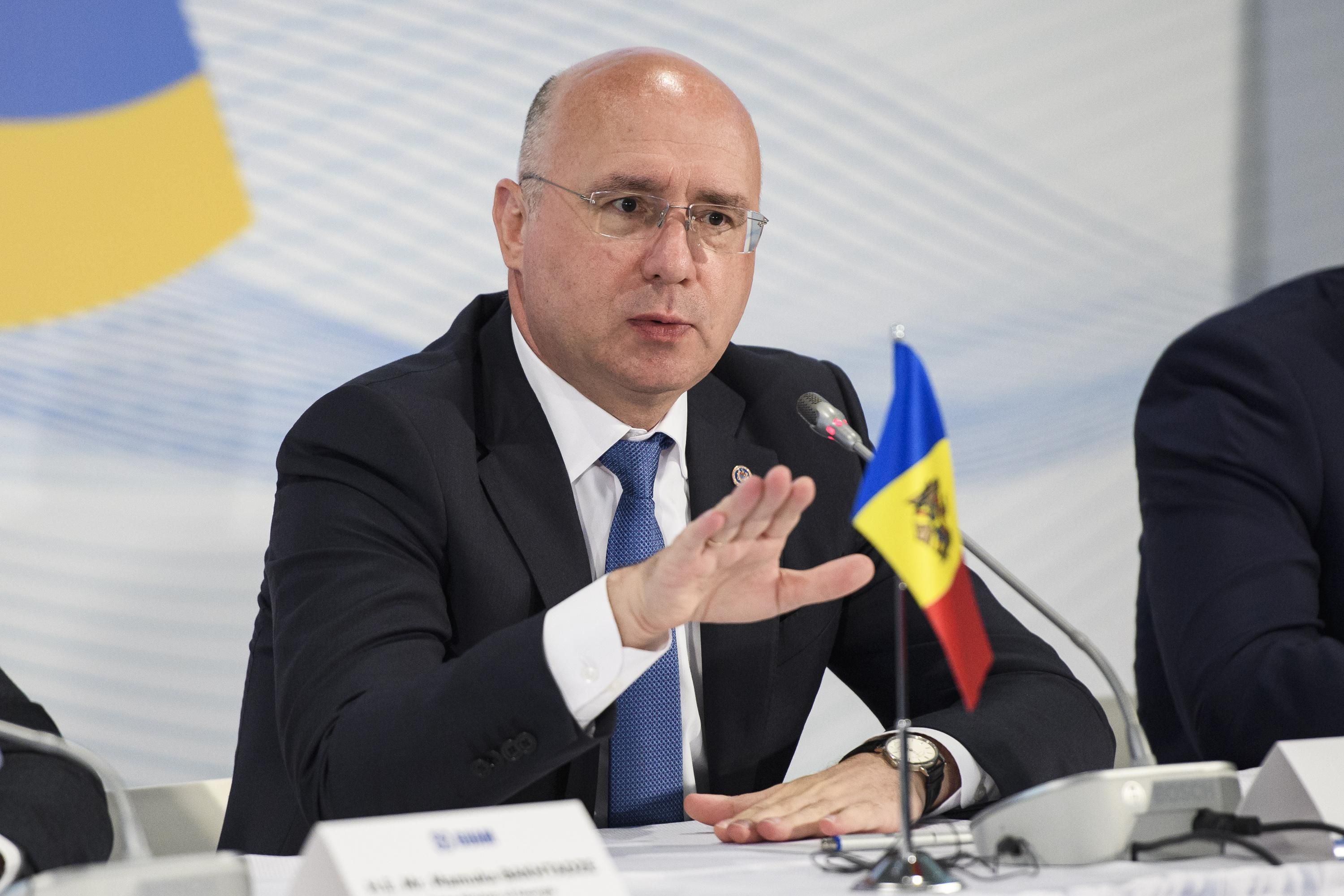 В Молдове назначенный Конституционным судом президент Филип распустил парламент