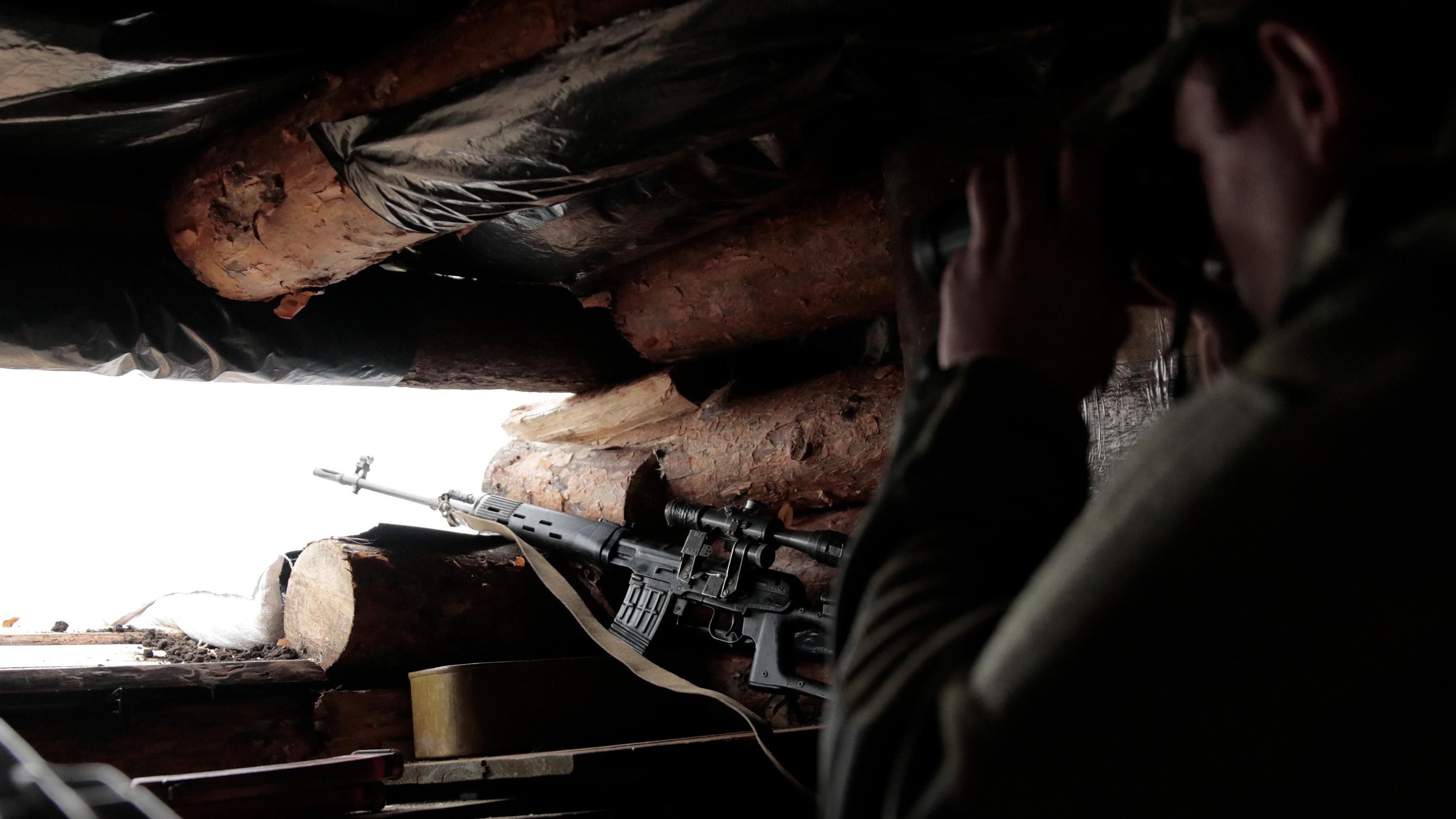 Украинские защитники ранили 10 оккупантов и уничтожили их военную технику на Донбассе Украинские защитники ранили 10 оккупантов и уничтожили их военную технику на Донбассе