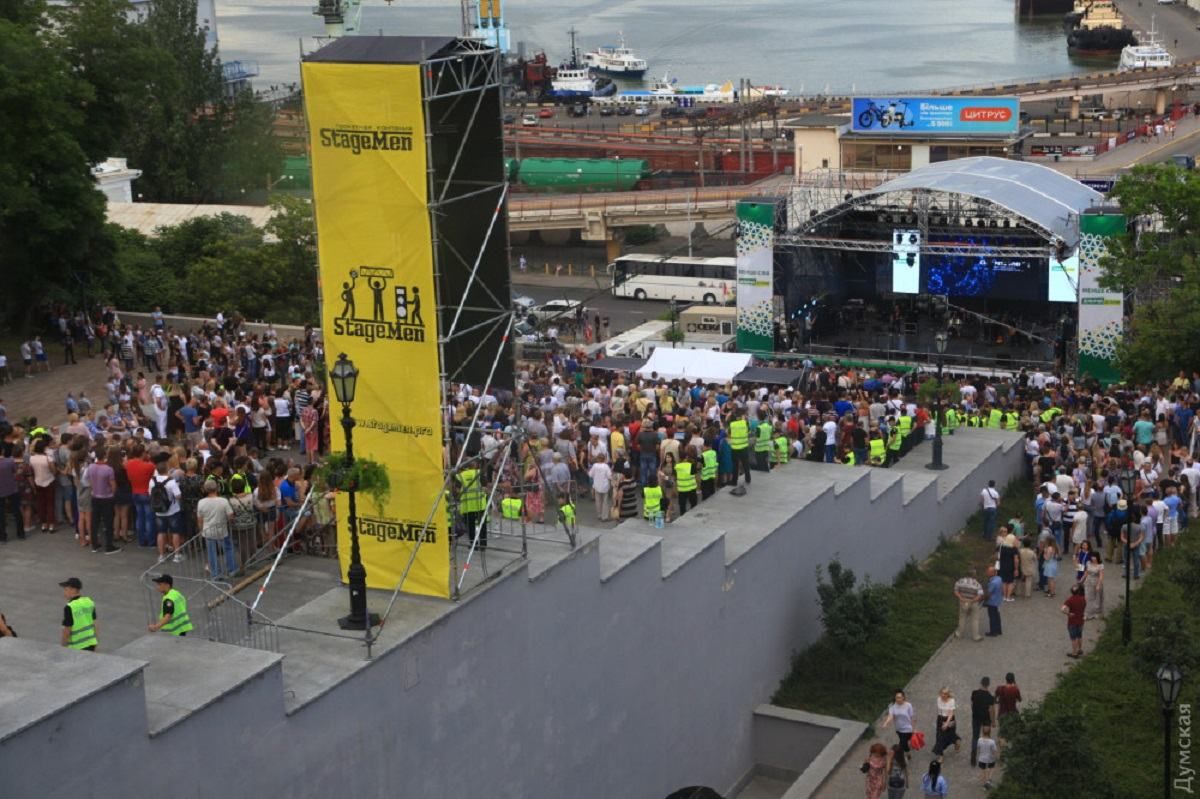 Концерт на підтримку партії Труханова – Кернеса ледь не закінчився трагедією: відео Концерт на підтримку партії Труханова – Кернеса ледь не закінчився трагедією: відео