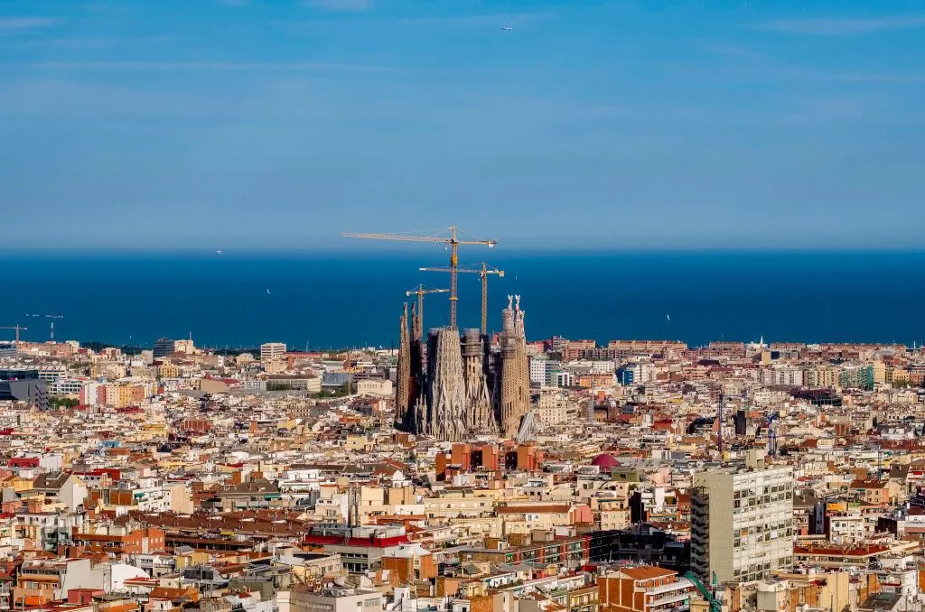 Барселона панорама будівництво Саграда Фамілія