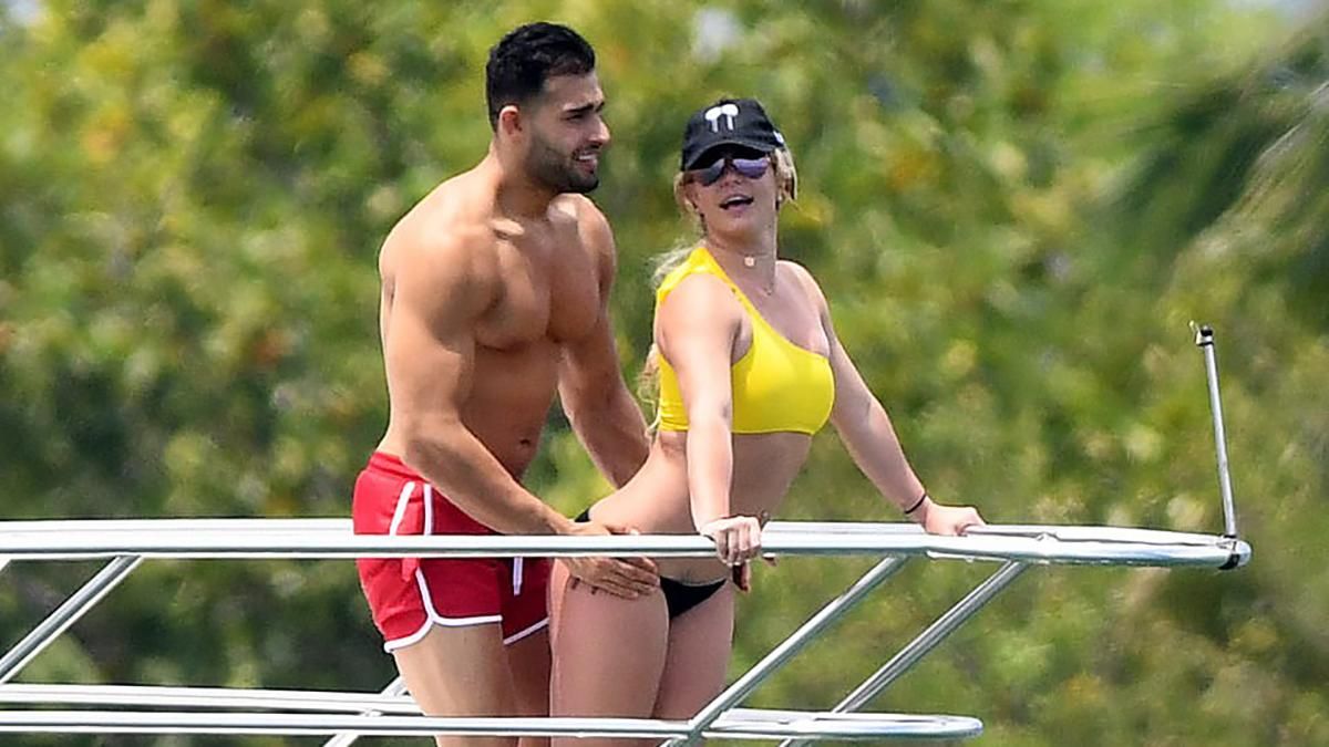 Бритни Спирс провела солнечный уикенд в Майами: романтические фото