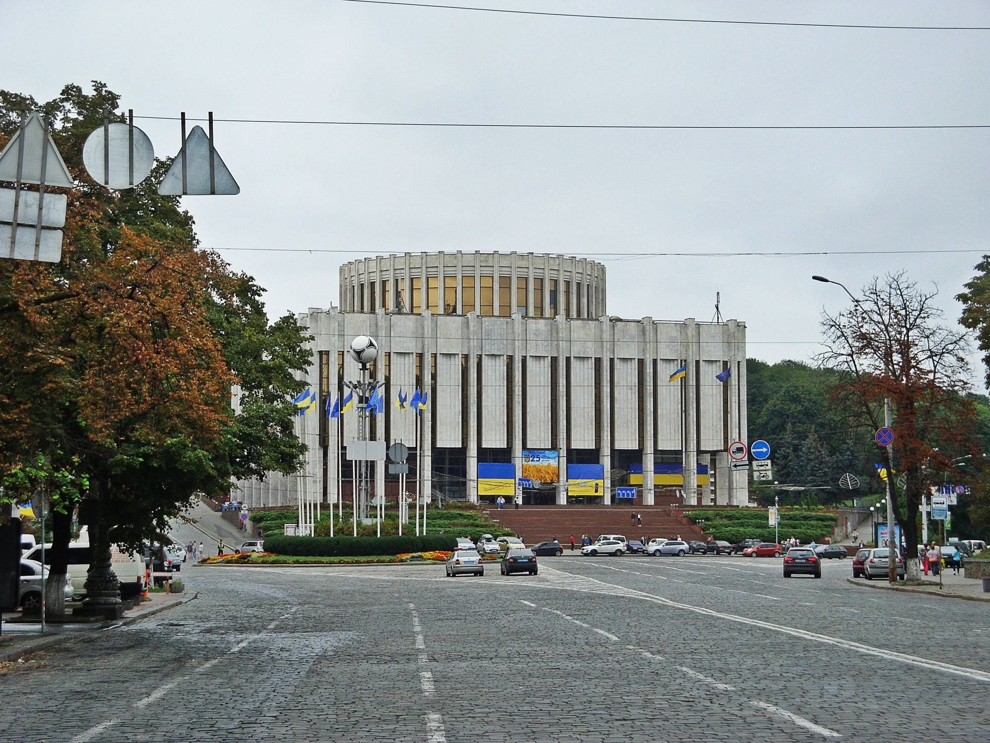 Куди може переїхати Адміністрація президента Зеленського: Мендель назвала місце Куди може переїхати Адміністрація президента Зеленського: Мендель назвала місце
