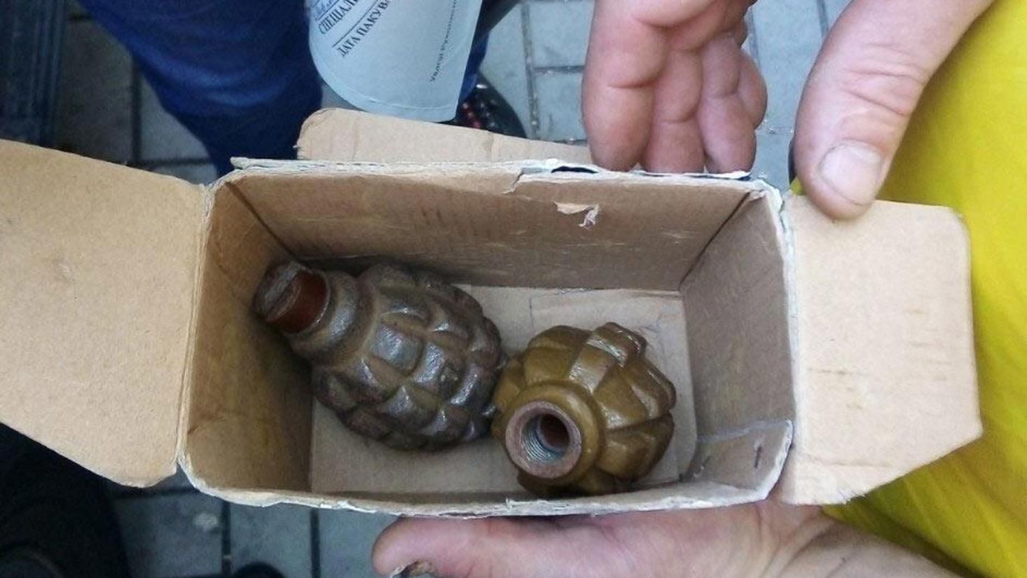 В Дніпрі жінка продавала бойові гранати в підземному переході: фото
