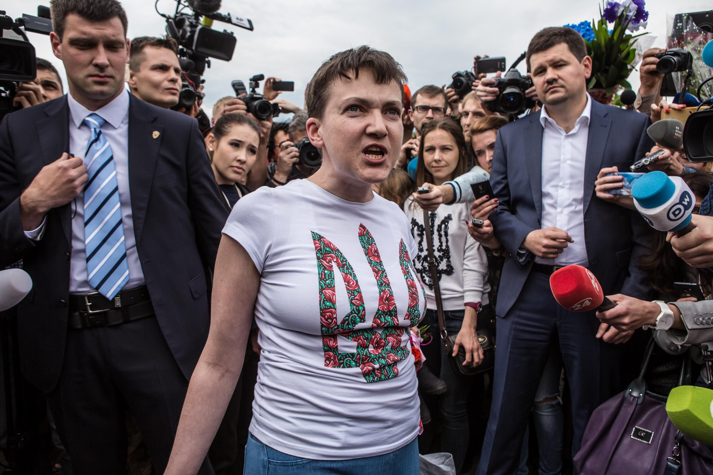 Від затребуваної героїні до політичного вигнанця: історія Надії Савченко Від затребуваної героїні до політичного вигнанця: історія Надії Савченко