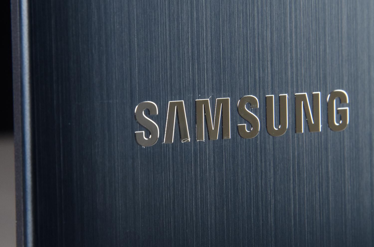 Фото дня: Samsung запатентувала незвичний смартфон з розсувним екраном 