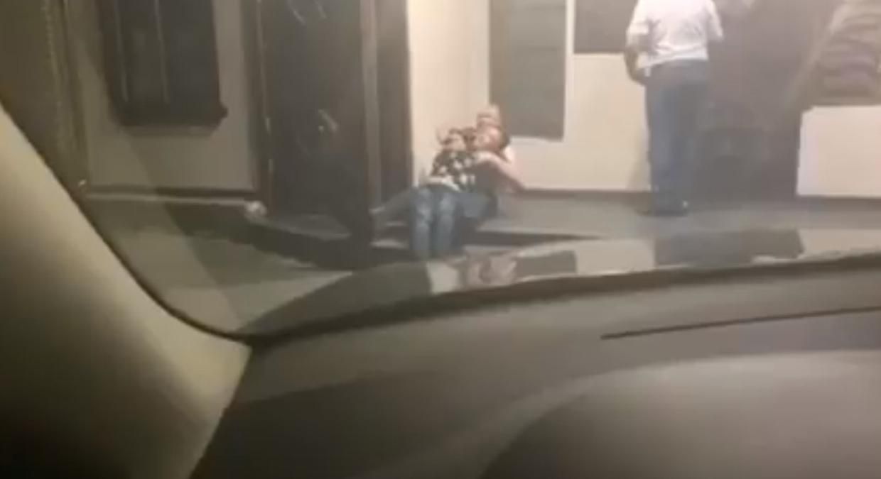 Пьяный прокурор устроил дебош возле ресторана в Черкассах: видео Пьяный прокурор устроил дебош возле ресторана в Черкассах: видео