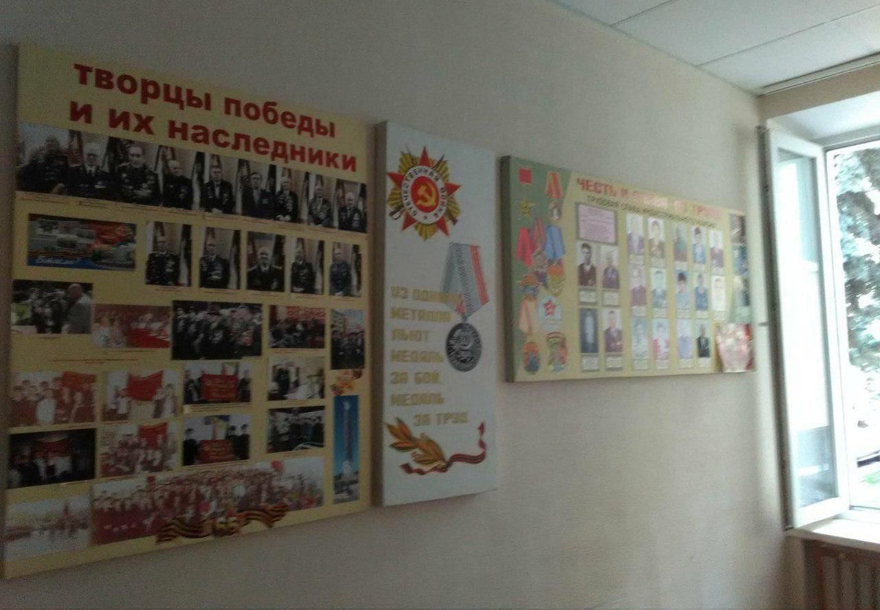 "Красный уголок": стены избиркома в Днепре увешали советскими символами – фото