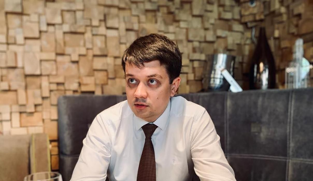 Голова партії "Слуга народу" Разумков пояснив, чому розмовляє російською Голова партії "Слуга народу" Разумков пояснив, чому розмовляє російською