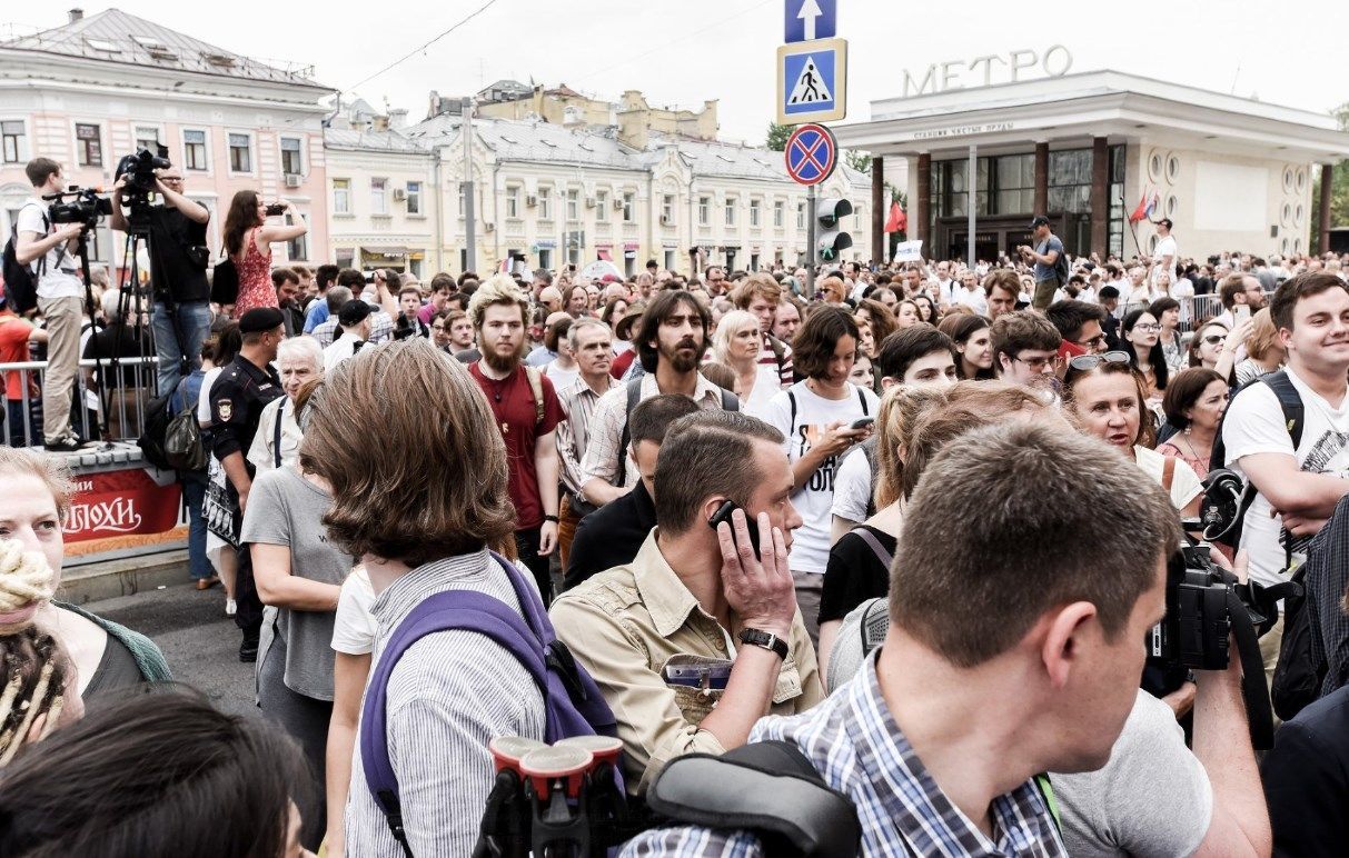 Антиправительственный лозунг "Иван Голунов": за что в Москве задерживают протестующих