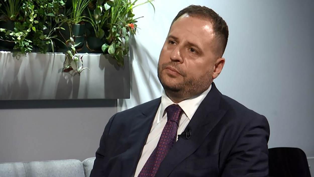 У Зеленського сказали, чи потрібно чиновникам підвищувати зарплати У Зеленського сказали, чи потрібно чиновникам підвищувати зарплати