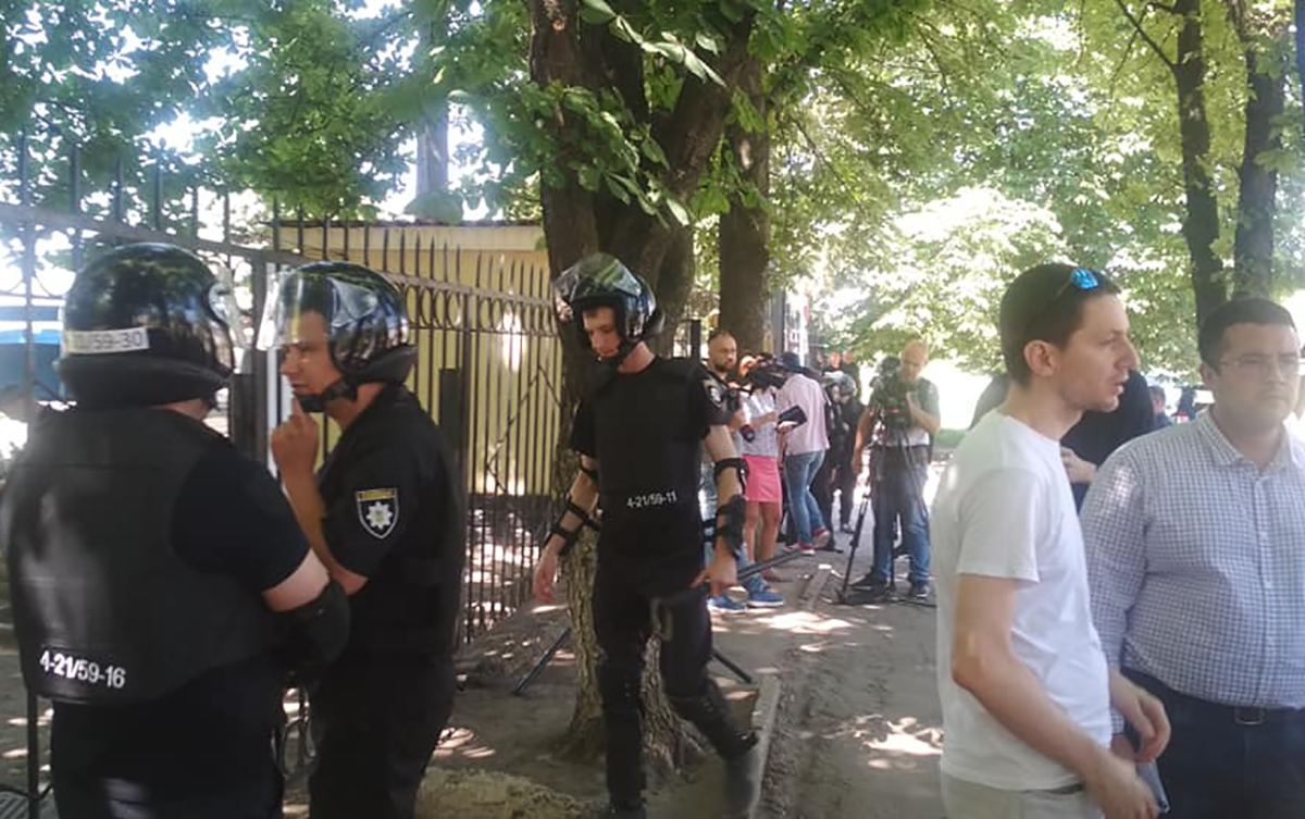 Знесення бюста Жукову: у Харкові влаштували протест проти обшуків в активістів 