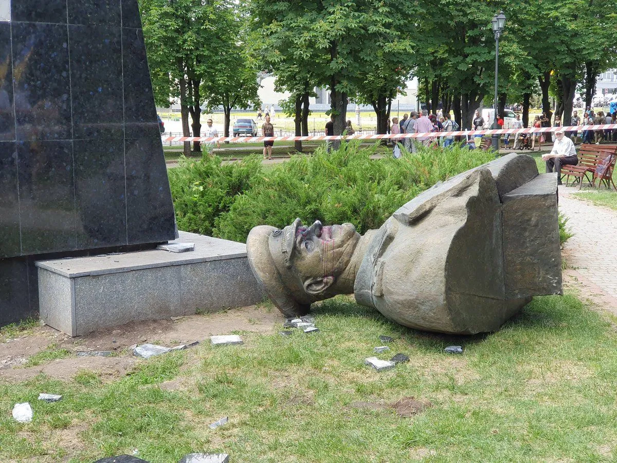 Харків пам'ятник Жукову знесення фото 