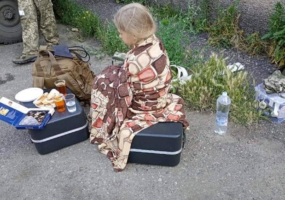 Пророссийские боевики обстреляли Марьинку: среди раненых 8-летняя девочка – фото Пророссийские боевики обстреляли Марьинку: среди раненых 8-летняя девочка – фото