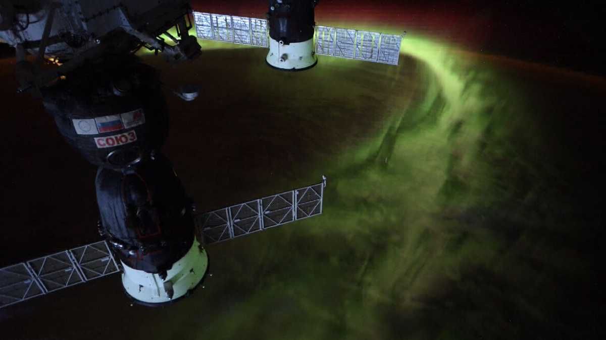 Астронавтка сделала удивительное фото полярного сияния из космоса