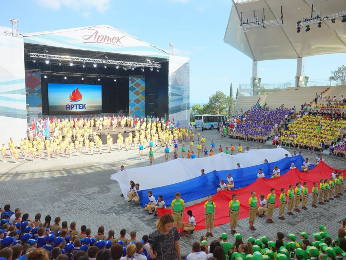 Россияне обещают детям из Словакии бесплатные билеты в захваченный "Артек"