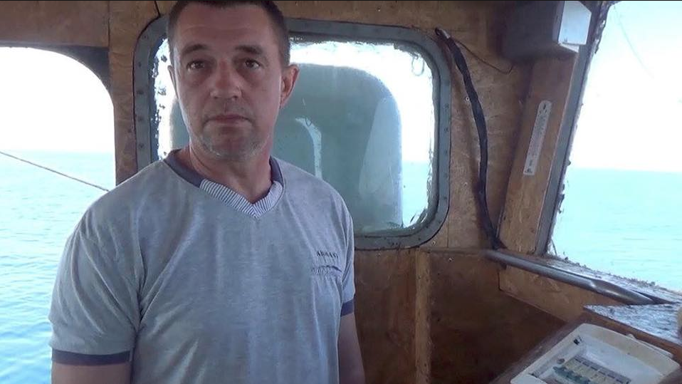 У Криму окупанти звільнили капітана українського судна: його вже передали Україні