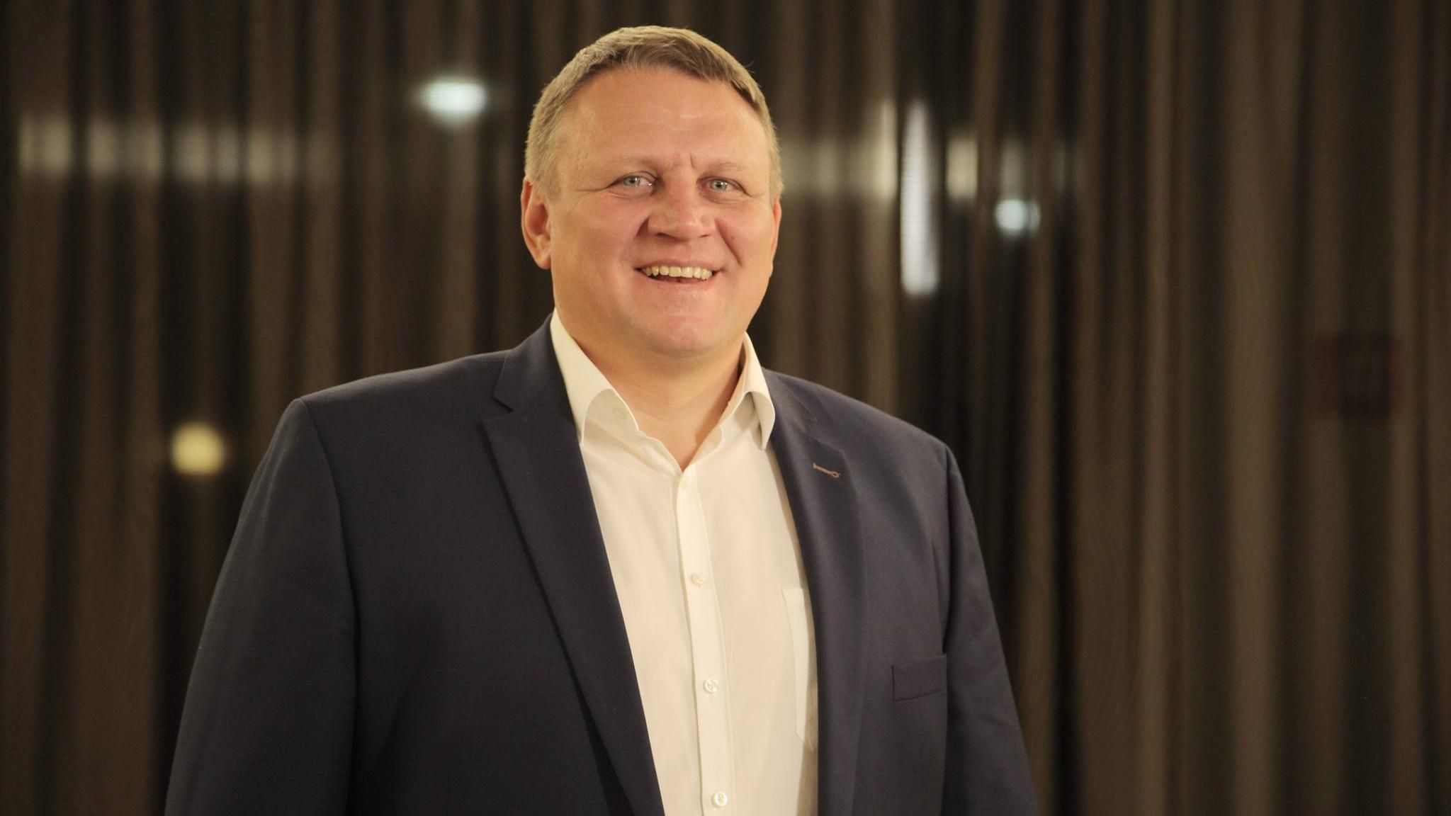 Екс-кандидата у президенти облили лайном у Франківську: відео, фото Екс-кандидата у президенти облили лайном у Франківську: відео, фото