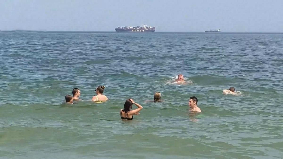 В Минздраве разрешили купаться на двух из восьми пляжах в Одессе