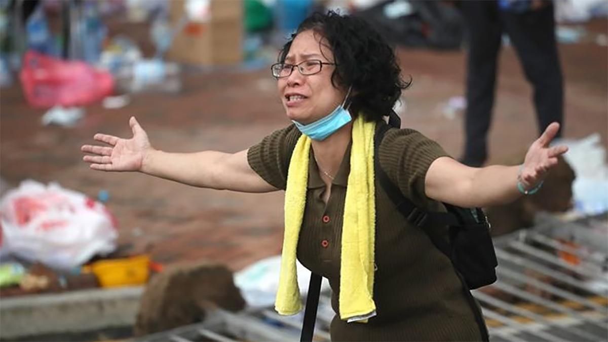 Масові протести у Гонконгу дали результат: влада відкладе закон про екстрадицію
