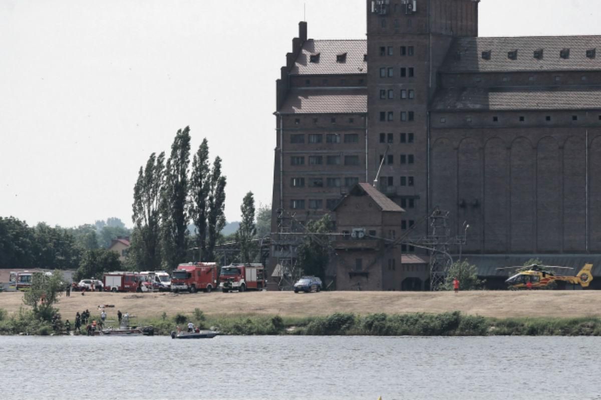 У Польщі під час авіашоу впав літак: відео У Польщі під час авіашоу впав літак: відео
