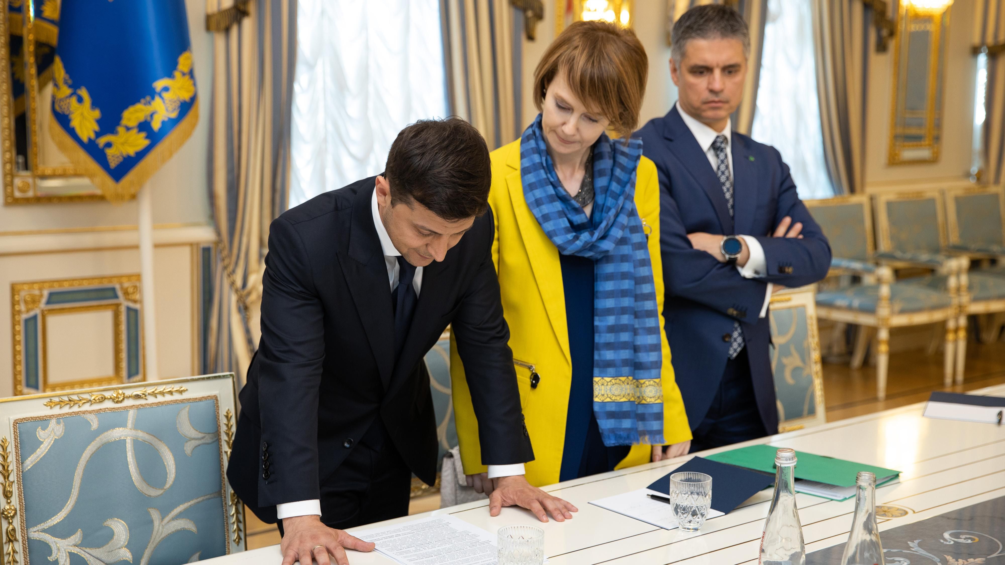 Зеленський звільнив посла України у Швеції Зеленський звільнив посла України у Швеції