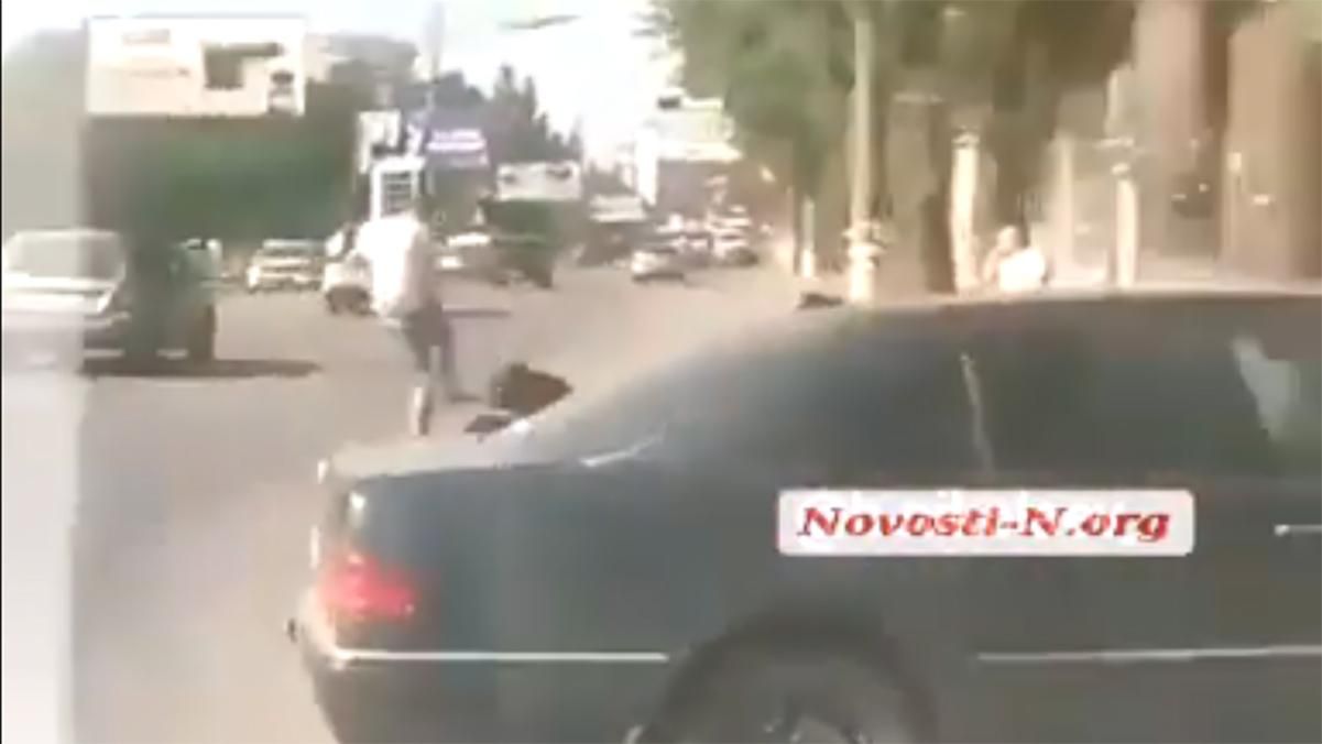 Жорстока бійка посеред білого дня сталася у Миколаєві: завершилася сутичка неочікувано Жорстока бійка посеред білого дня сталася у Миколаєві: завершилася сутичка неочікувано