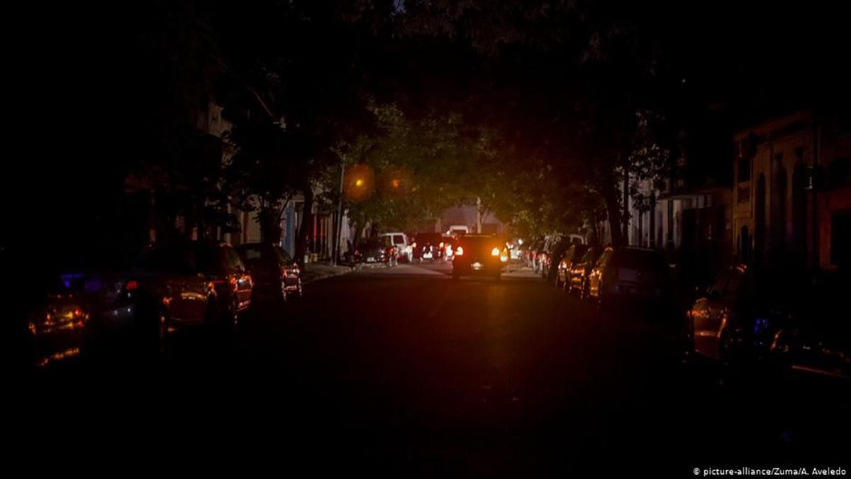 Аргентина та Уругвай майже добу були без світла: електропостачання вже відновили