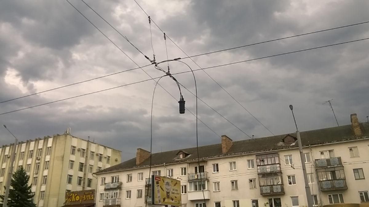 Непогода в Украине: из-за шквального ветра обесточены более 100 населенных пунктов Непогода в Украине: из-за шквального ветра обесточены более 100 населенных пунктов