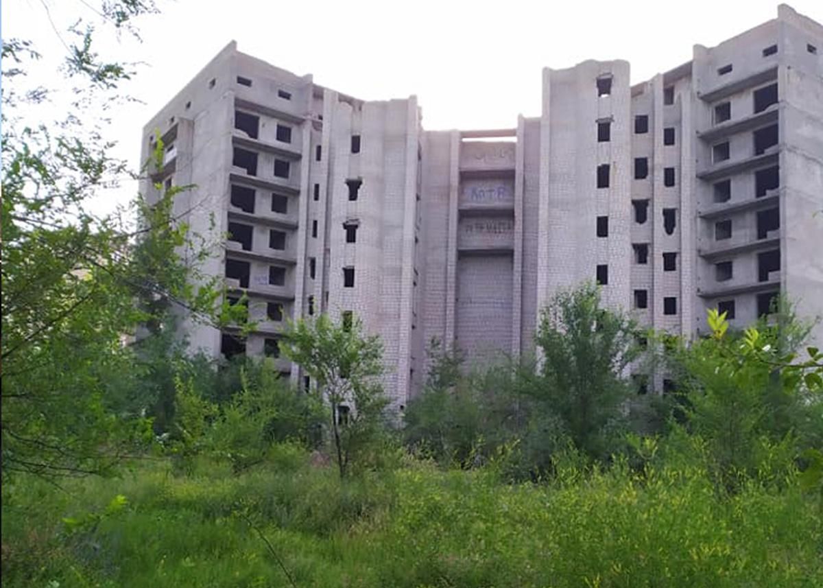 На Днепропетровщине две школьницы выпали с 9-го этажа дома: одна погибла