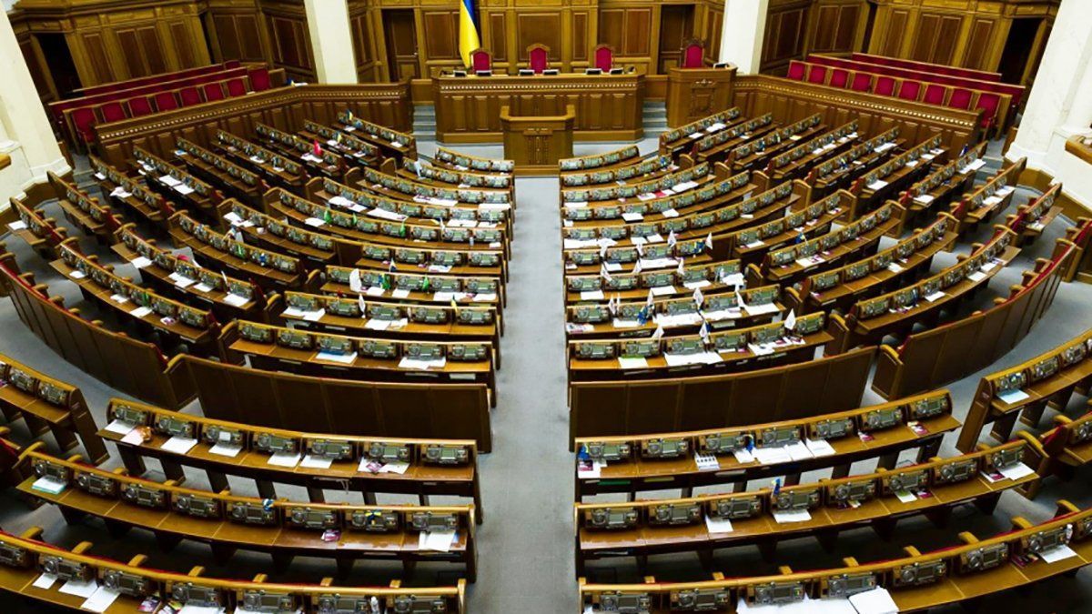 Парламентские выборы: ЦИК зарегистрировала первую партию
