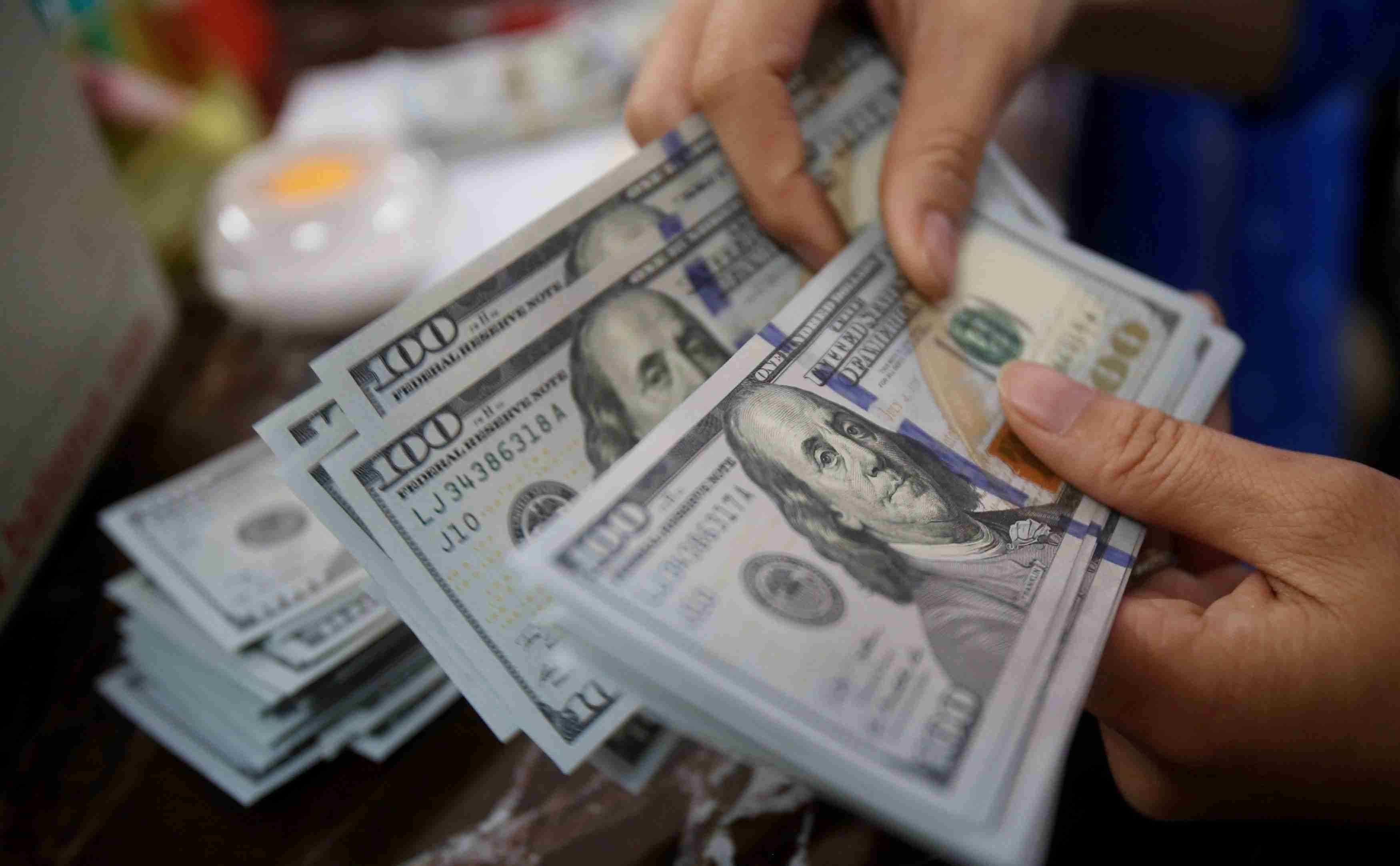 НБУ отменил обязательную продажу валютных поступлений для предпринимателей