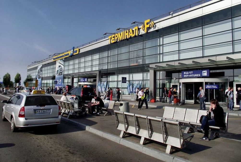 Терминал аэропорта "Борисполь" блокировали пассажиры Терминал аэропорта "Борисполь" блокировали пассажиры