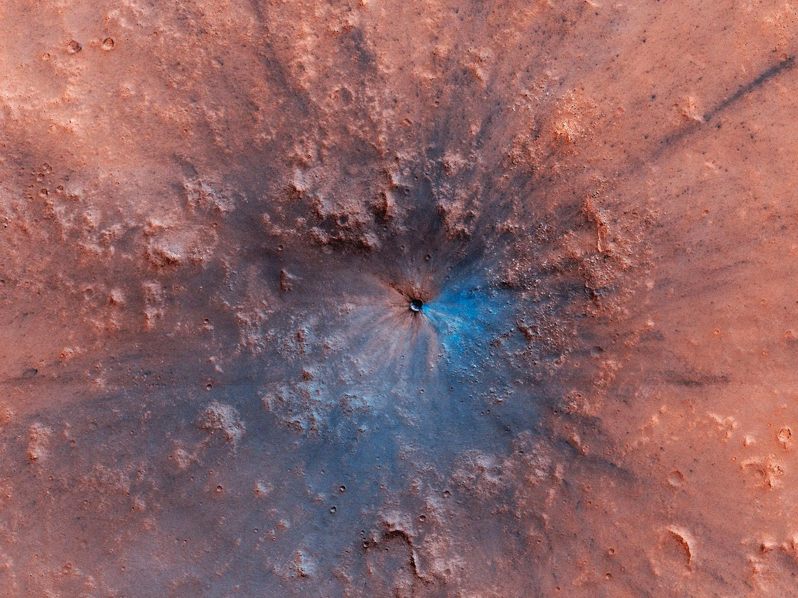 Як виглядає новостворений кратер на Марсі