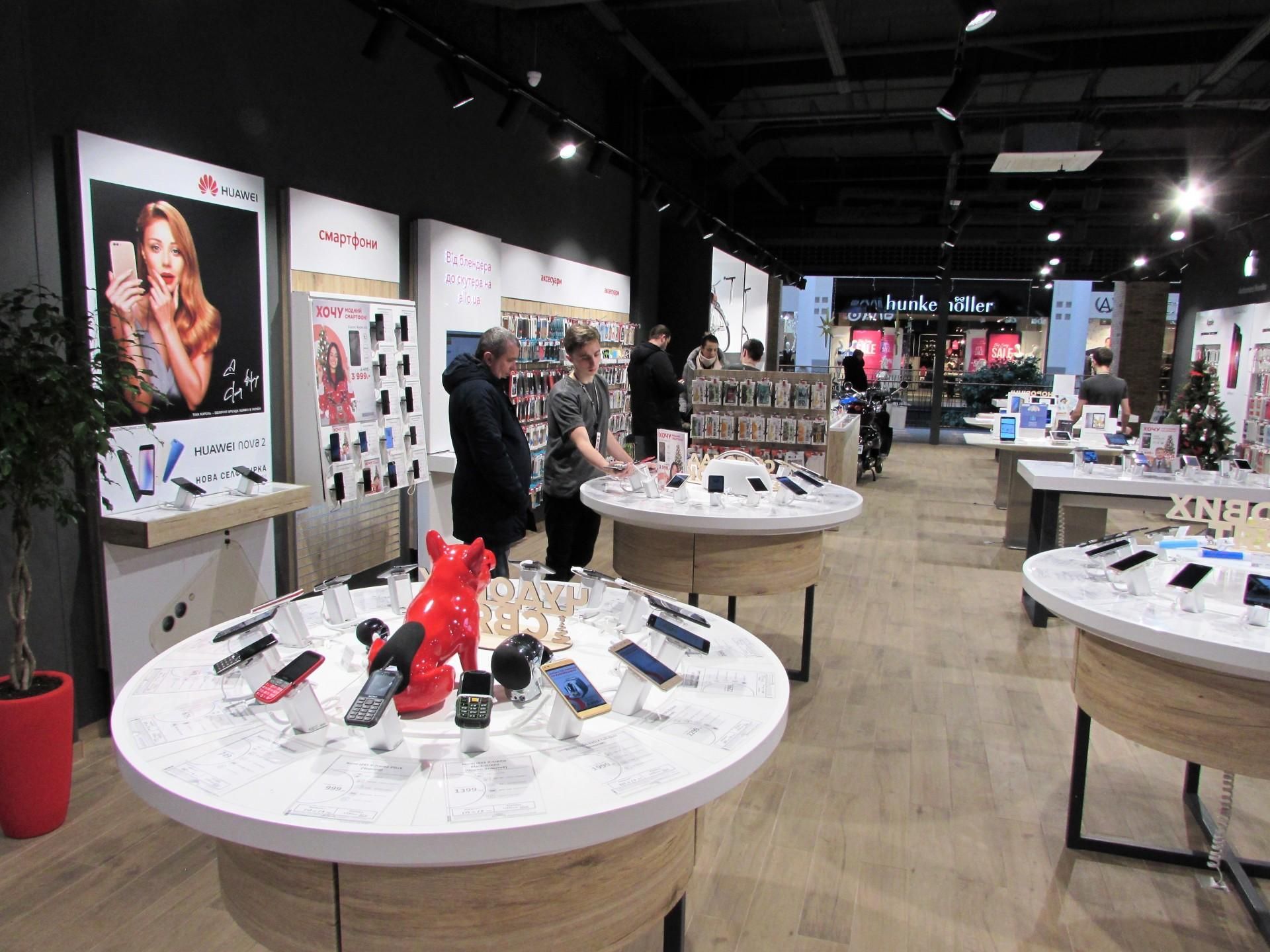 Сколько должен работать украинец, чтобы купить смартфон: интересная инфографика Сколько должен работать украинец, чтобы купить смартфон: интересная инфографика