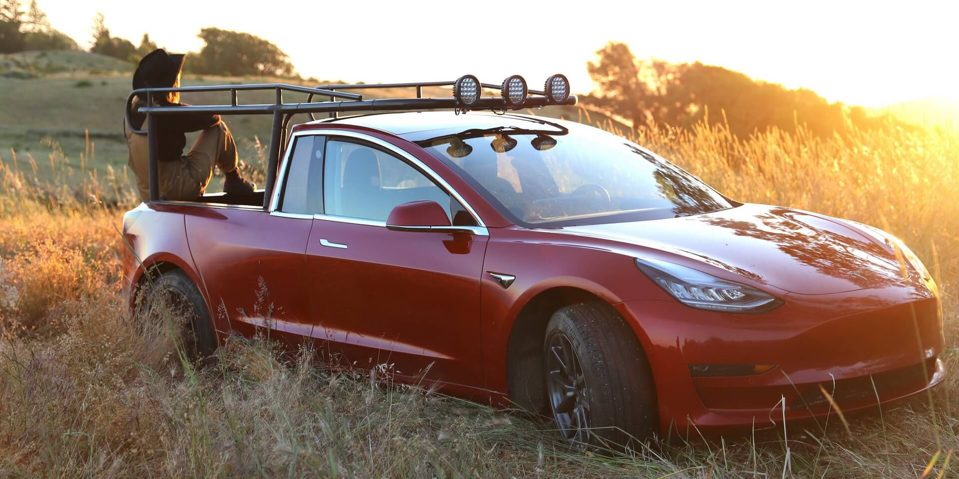 Показали первый пикап компании Tesla – Truckla: видео