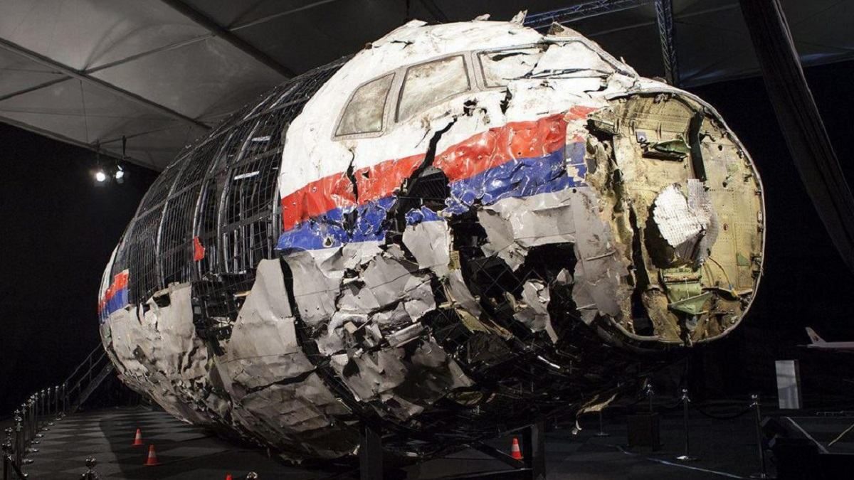 Новые имена в деле катастрофы MH17 – МИД указывает на Аксенова, а "Новая газета" – на Суркова Новые имена в деле катастрофы MH17 – МИД указывает на Аксенова, а "Новая газета" – на Суркова