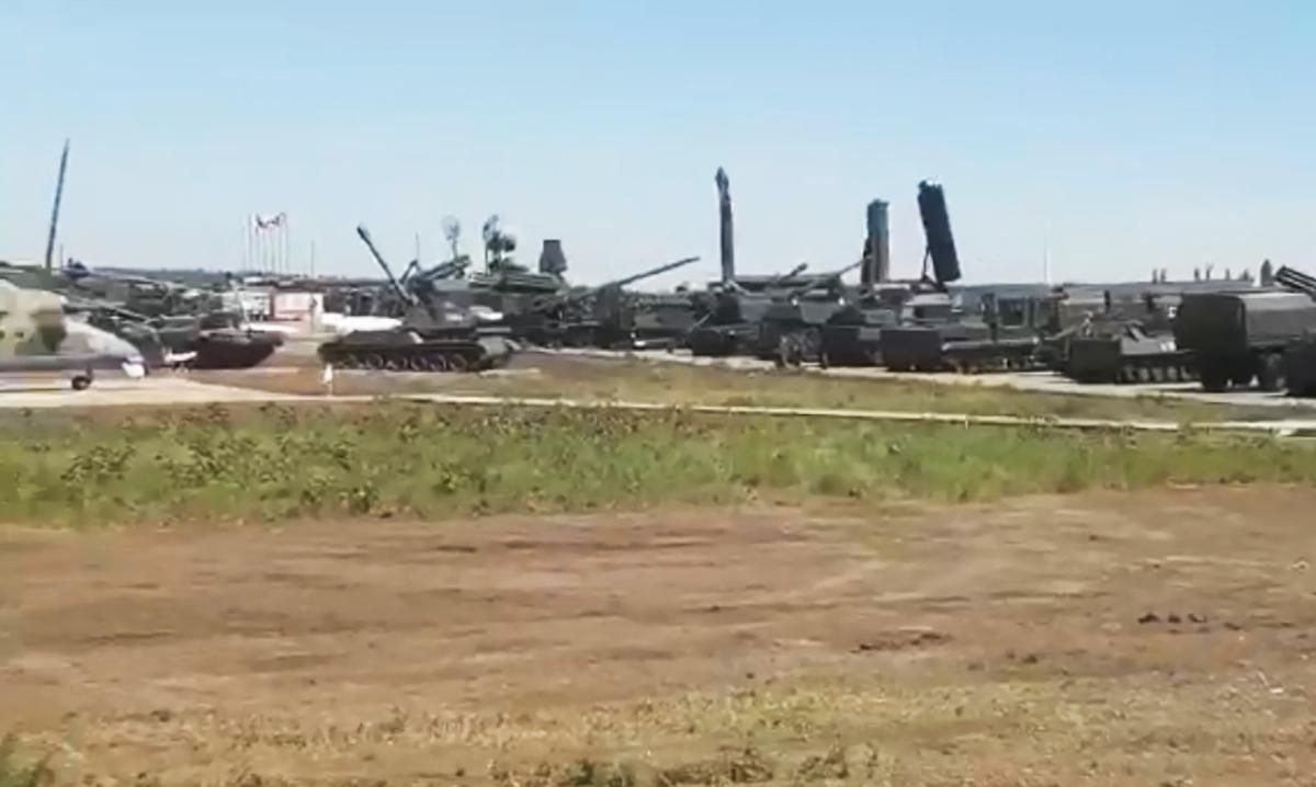 Российскую военную технику на границе с Украиной зафиксировали на видео