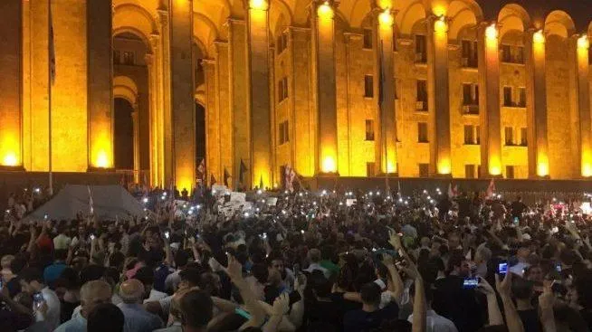 протести Грузія парламент протести Грузія парламент