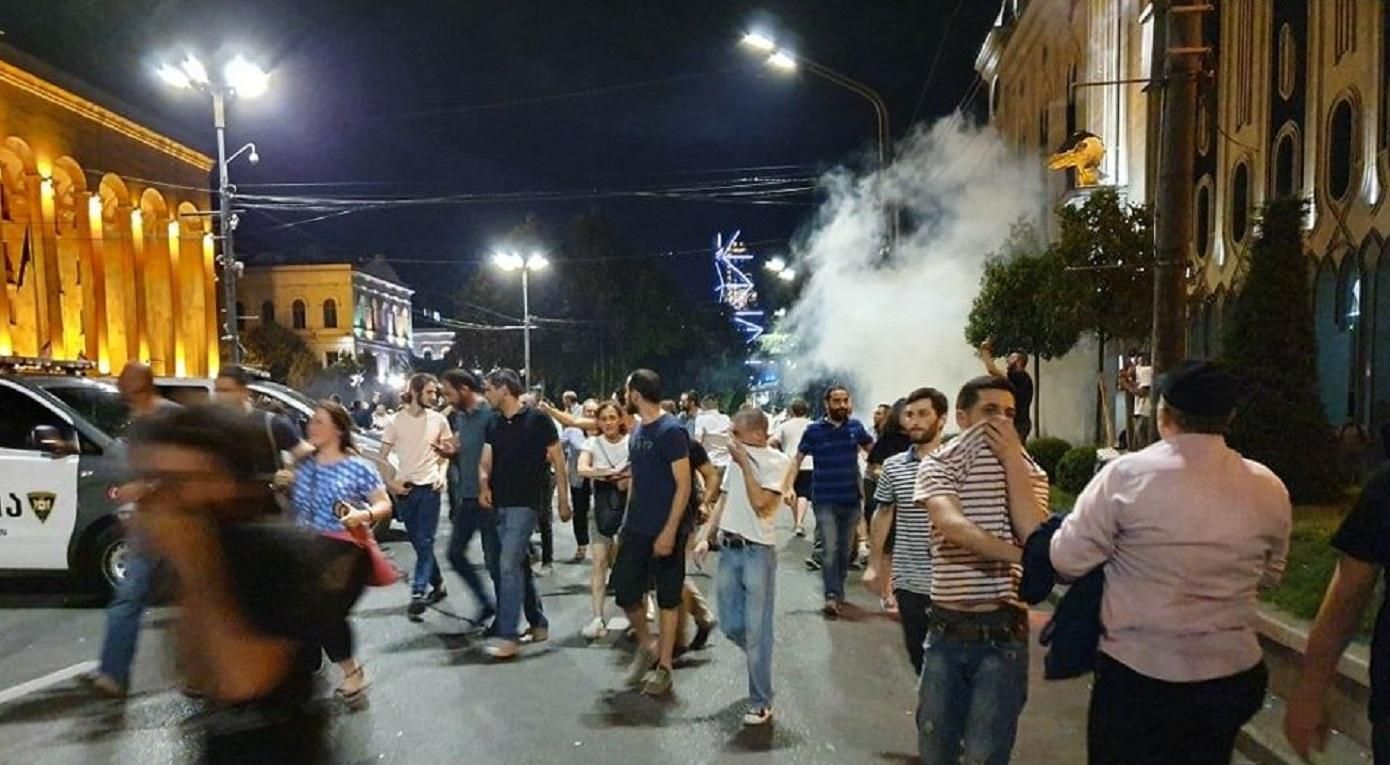 Протести у Грузії: поліція застосувала сльозогінний газ і гумові кулі, багато постраждалих 